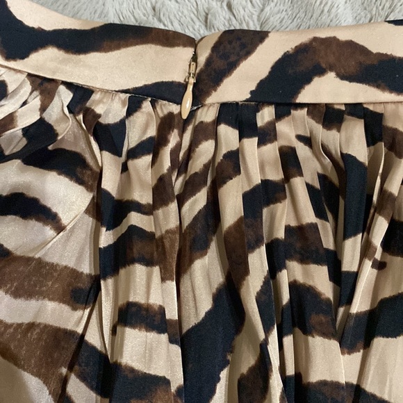 J.crew skirt. Light weight. Only worn once - Picture 4 of 5